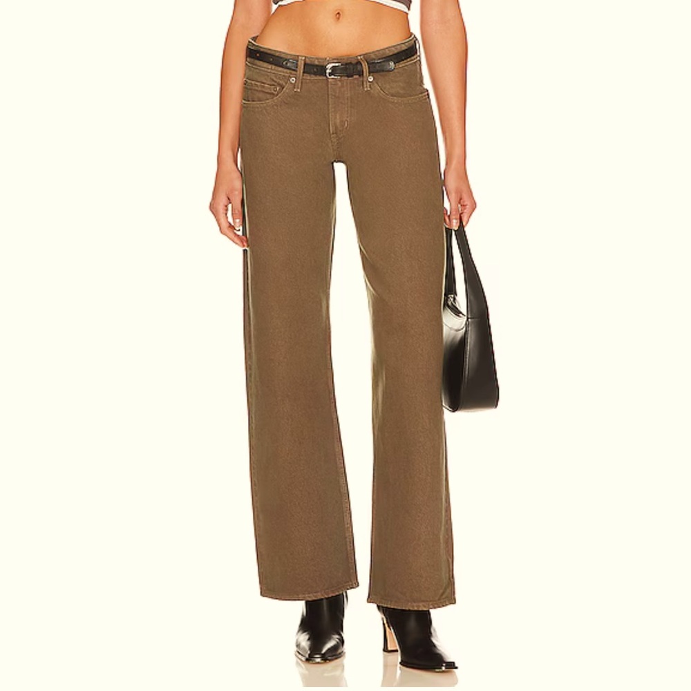 Low Loose Levi’s - brown